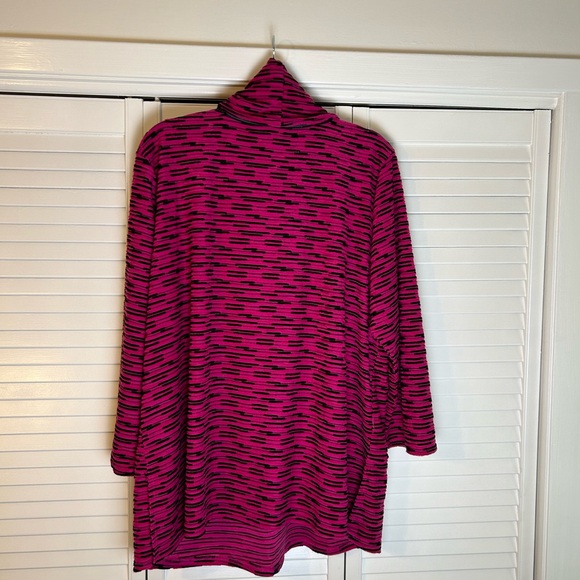 Multiples Textured Fuchsia Tunic with removeable infinity scarf, Size 1X    NWOT - Picture 5 of 13